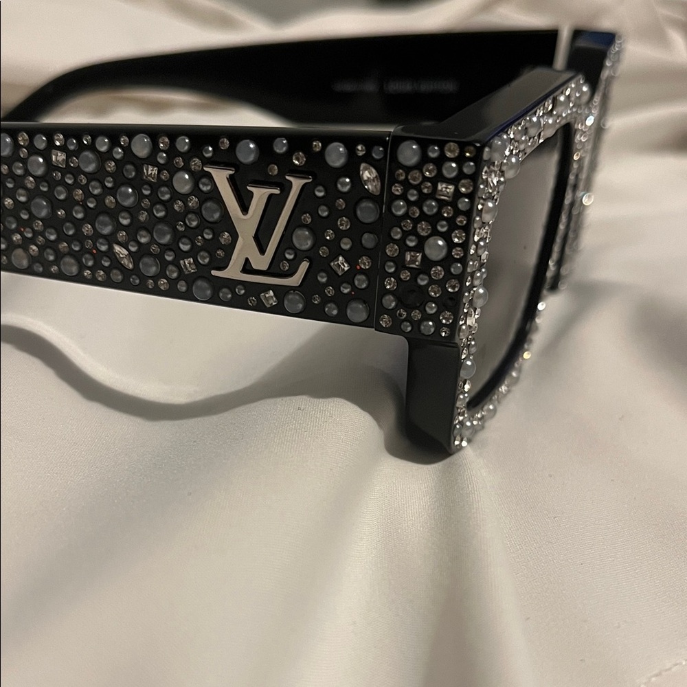 Louis Vuitton 2023 class strass Black Crystal Sunglasses - Picture 3 of 7